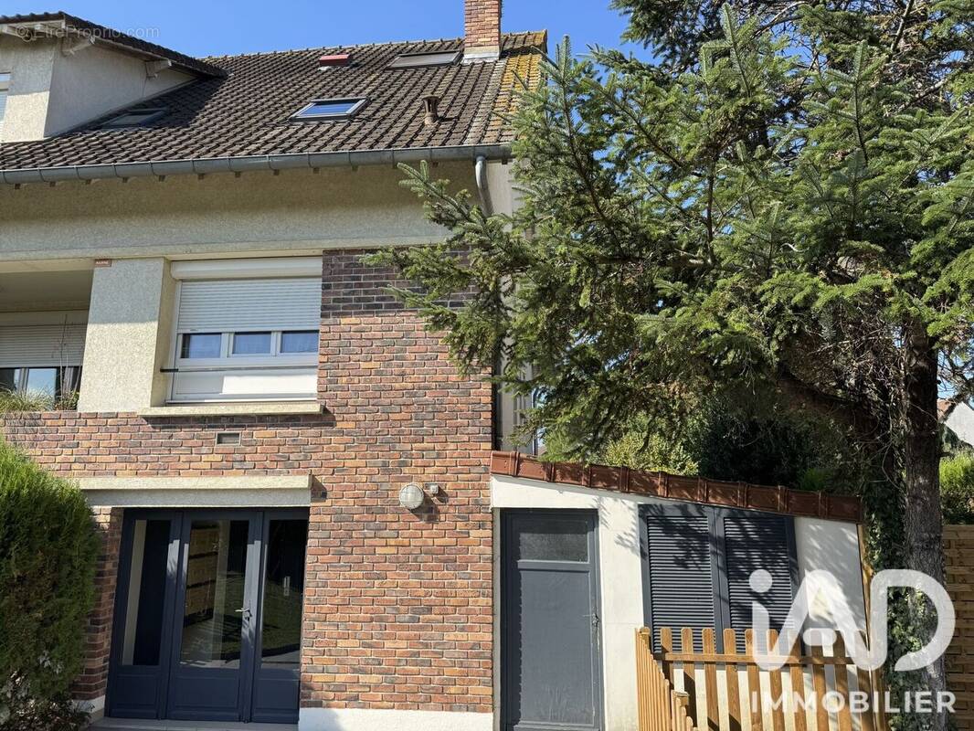 Photo 1 - Appartement à SAINTE-GENEVIEVE-DES-BOIS