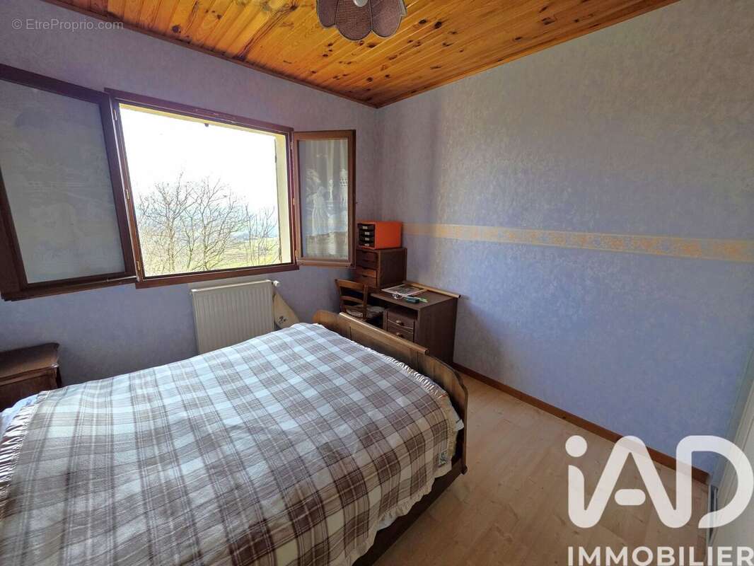 Maison 106 m² à Saint-Victor  - photo 6