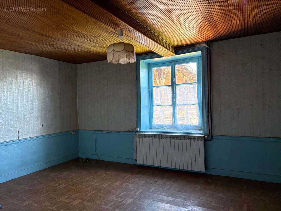 Maison à SAINT-MARTIN-LA-SAUVETE