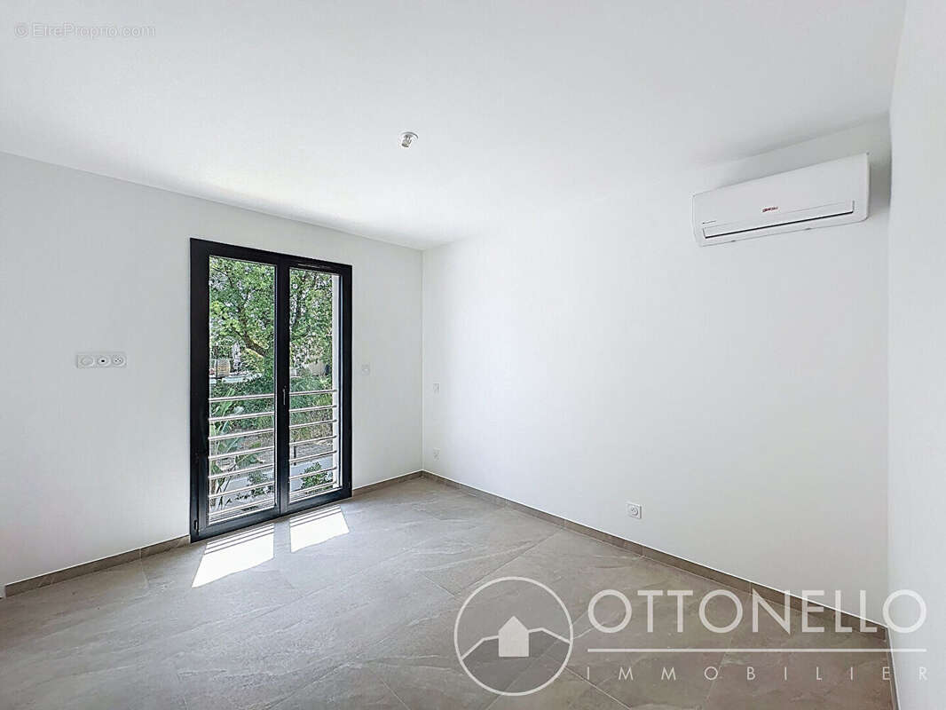 Maison à ROQUEBRUNE-SUR-ARGENS