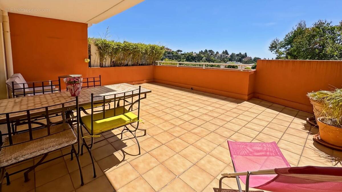 Appartement à MANDELIEU-LA-NAPOULE