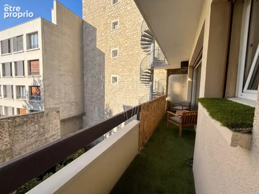 Passy. grand studio renové avec balcon - photo 3