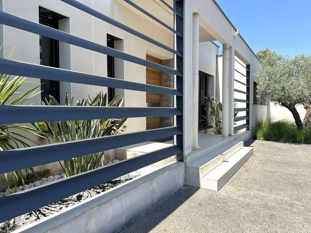 Maison Villeneuve Les Avignon 7 pièce(s) 278 m2 - photo 15