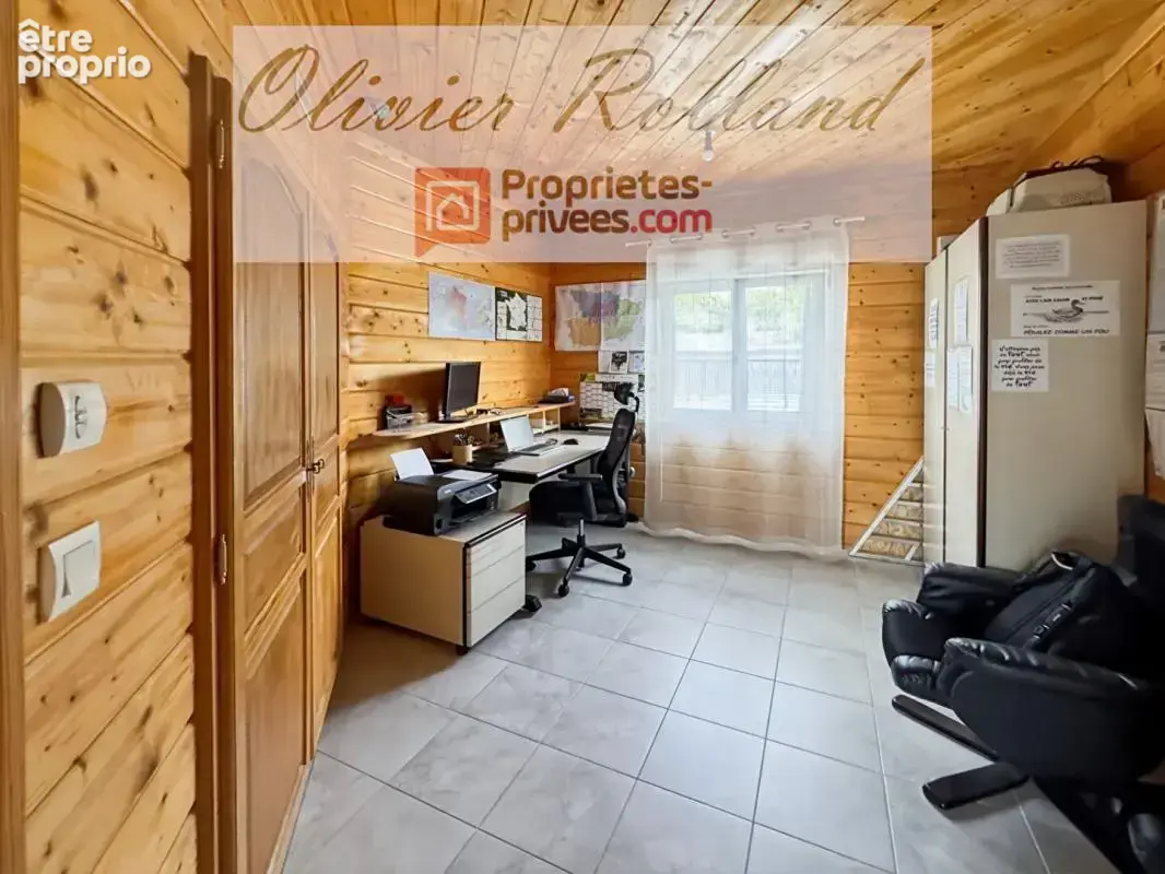 Chalet d'exception en bois massif (DPE B) - Plain-pied 135 m², 4 chambres, véranda & annexes sur 1 318 m² de terrain - photo 10