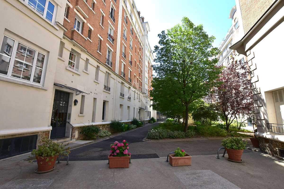 Appartement à COURBEVOIE