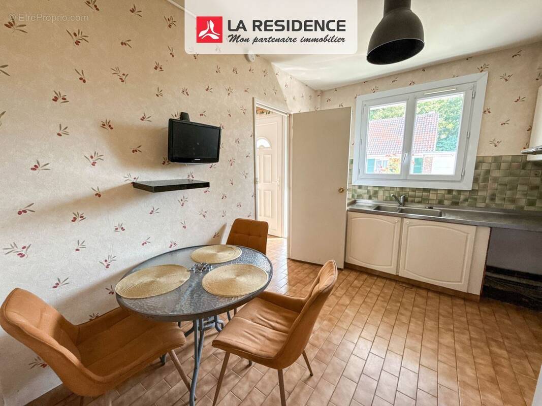 Maison à LE MESNIL-SAINT-DENIS