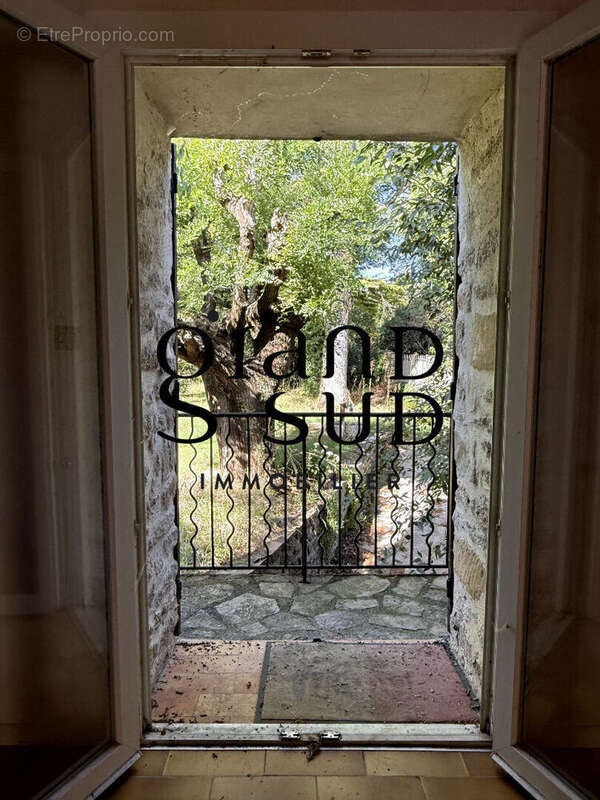 Maison à MONTAREN-ET-SAINT-MEDIERS