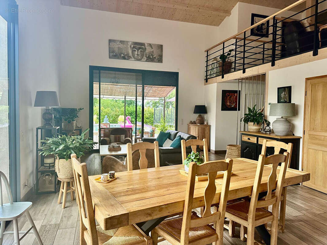 Maison à SAINT-CEZAIRE-SUR-SIAGNE