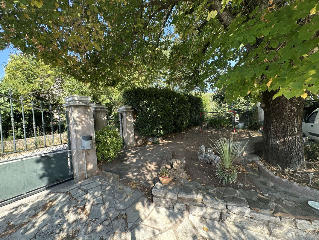 Maison à SOLLIES-PONT