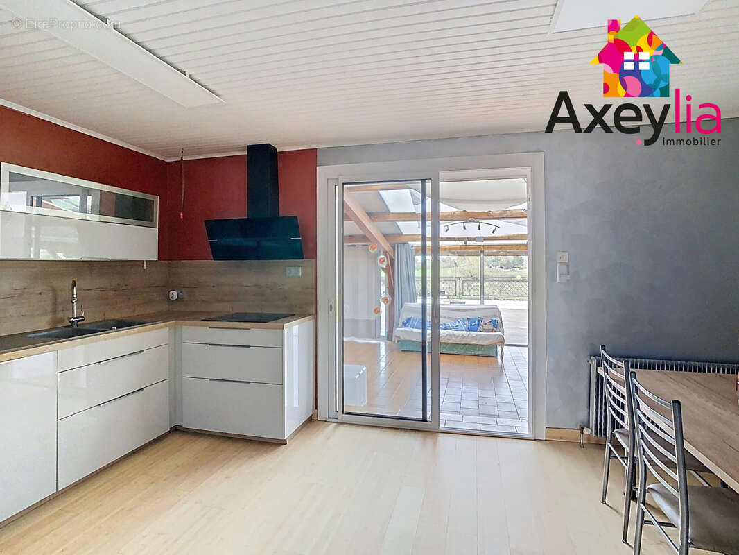 Maison à SAINT-ROMAIN-LA-MOTTE