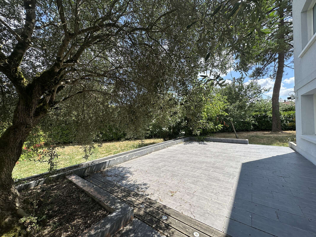 Roquefort rive gauche - maison familiale avec piscine et terrain - photo 21