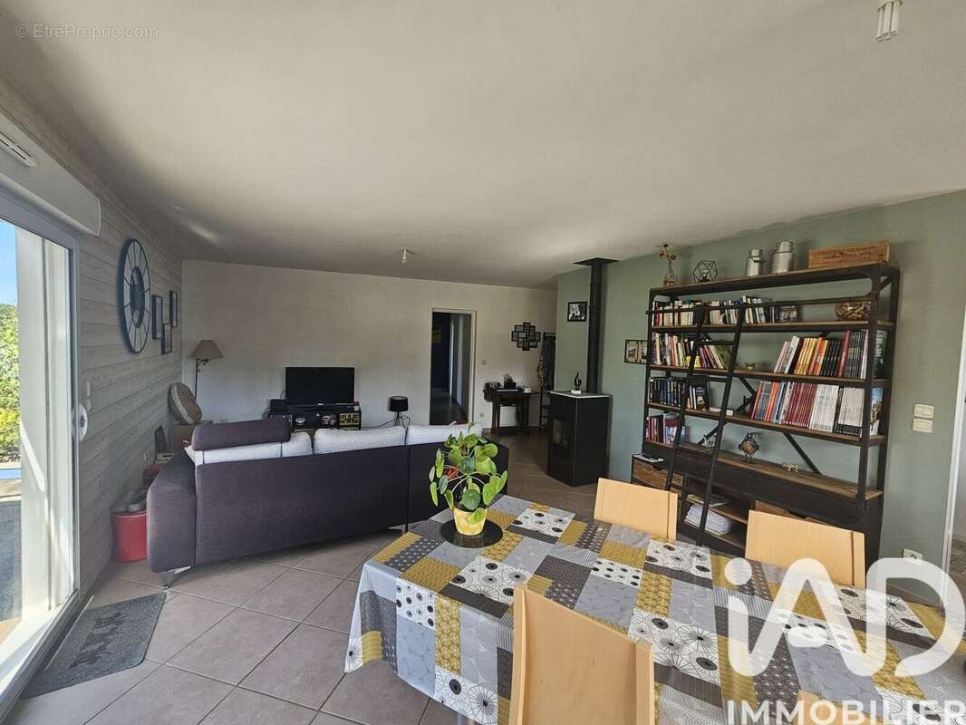 Photo 4 - Maison à ROULLET-SAINT-ESTEPHE