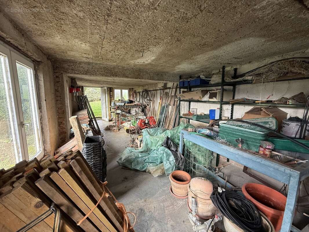 Exclusivité // propriété d'exception // parc de 1,5 hectares // 650 m2 (1165 m2 au sol) // piscine intérieure // dépendances //  - photo 29