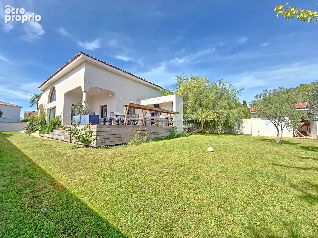 Maison contemporaine de 199 m² sur une parcelle de 800m². - photo 2