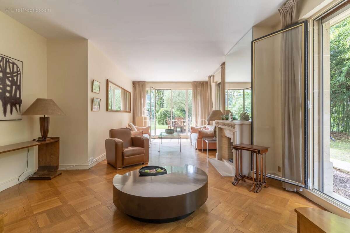 Appartement à NEUILLY-SUR-SEINE
