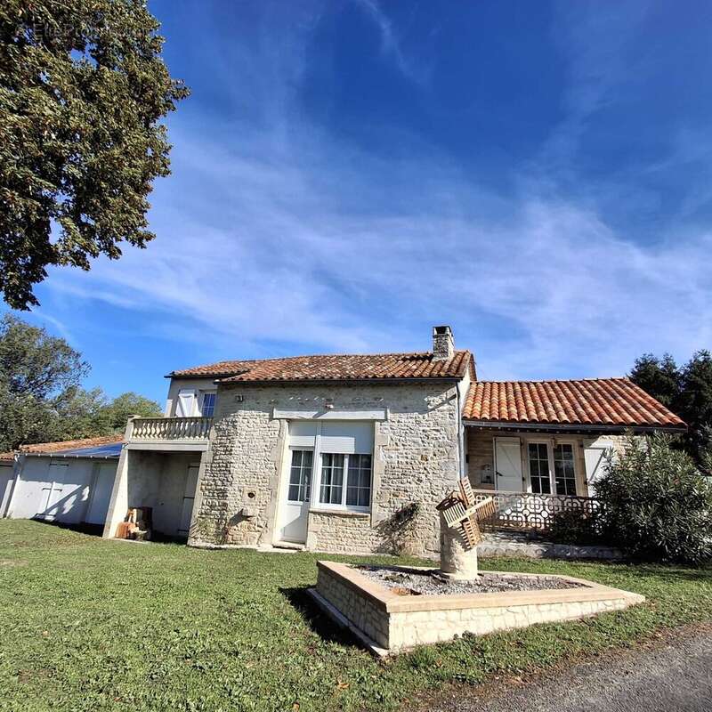 Maison à LA ROCHEFOUCAULD