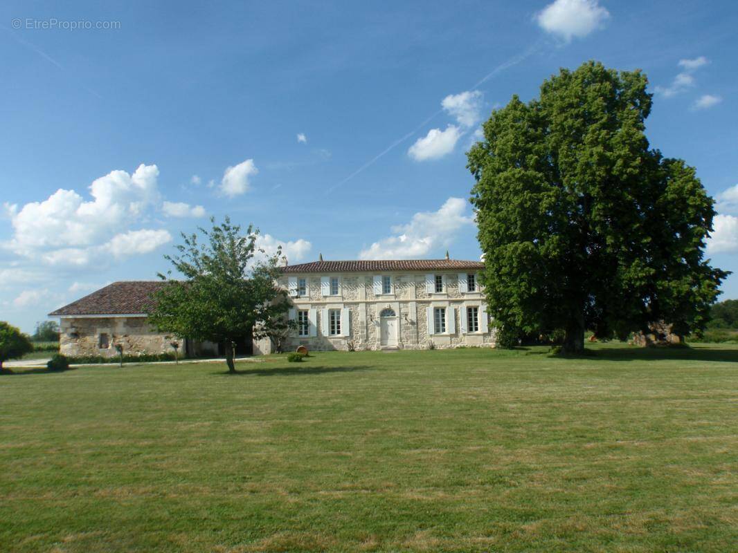 Commerce à SAINT-MARTIN-DU-BOIS