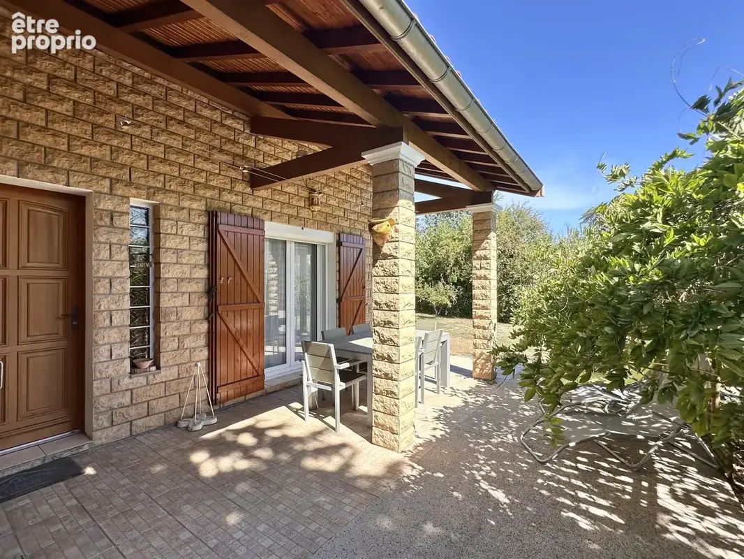 Belle maison familiale de 6 pieces de 148 m2 + annexes sur un terrain de 921 m2 - photo 2