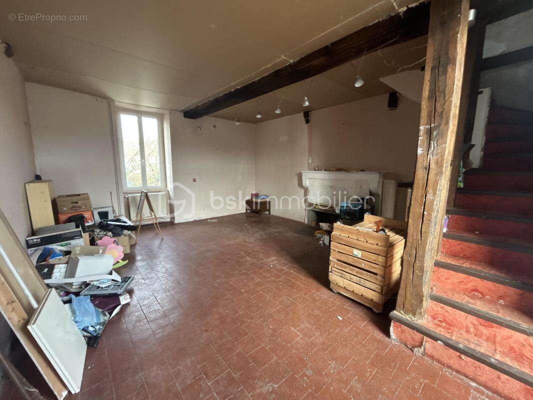 Maison à LA ROCHE-EN-BRENIL