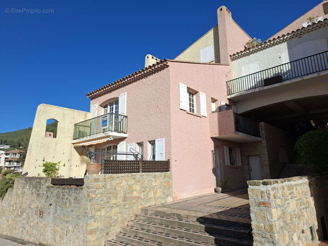 Appartement à SAINT-CYR-SUR-MER