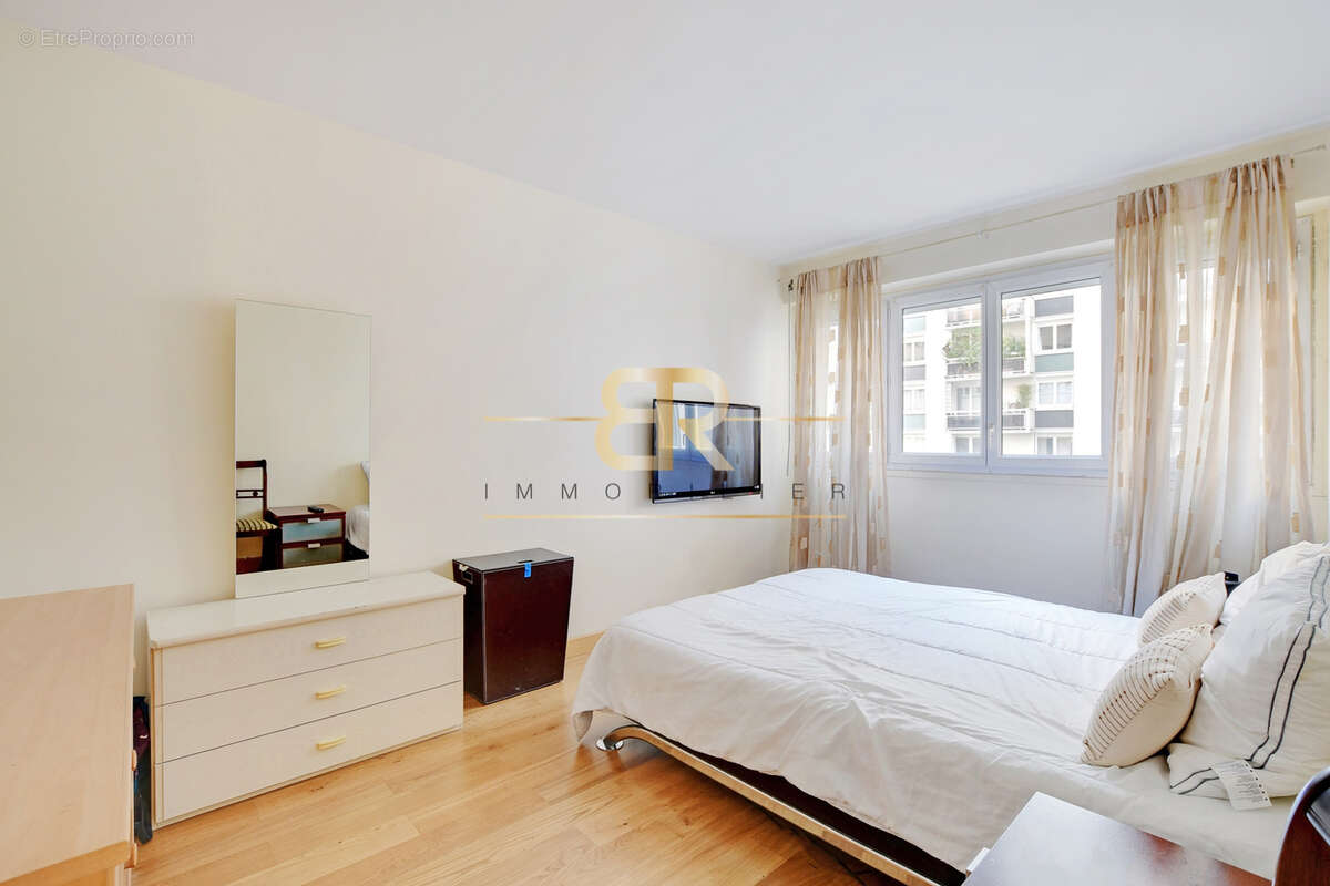 Appartement à PARIS-20E