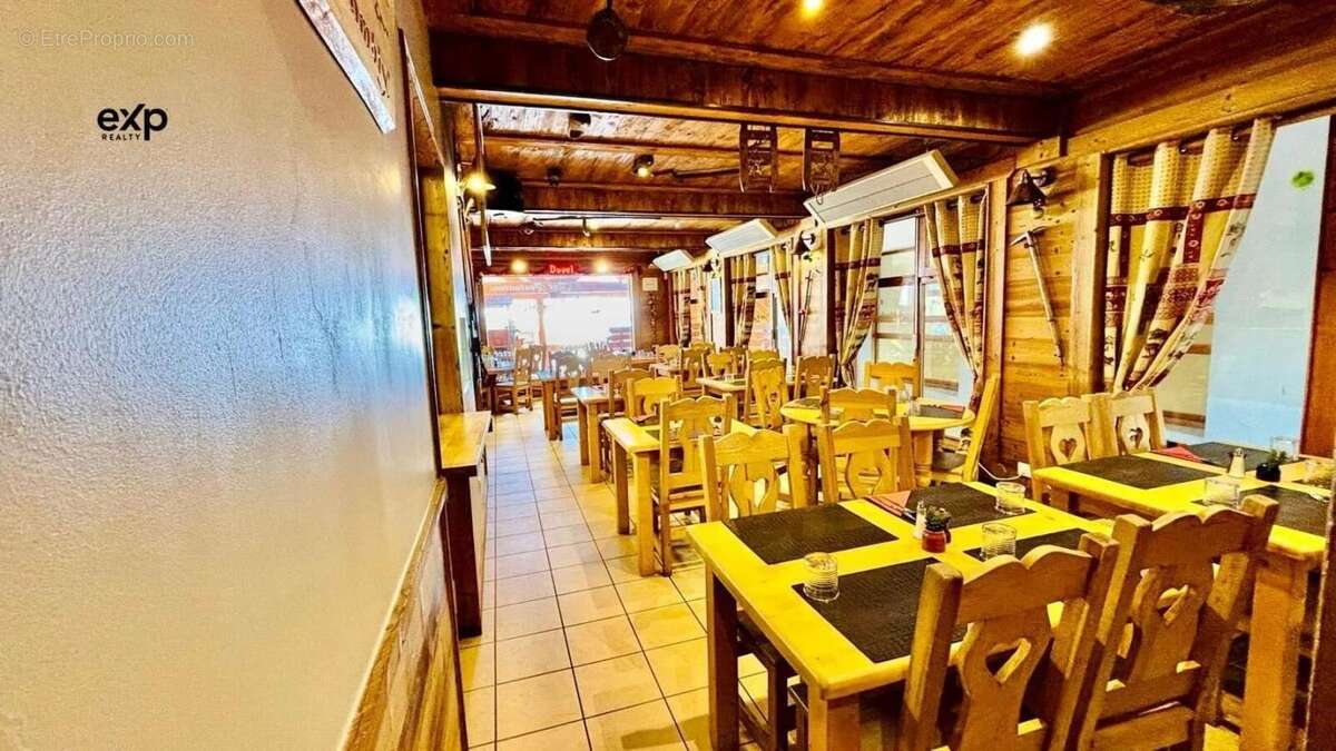 Commerce à SAINT-FRANCOIS-LONGCHAMP