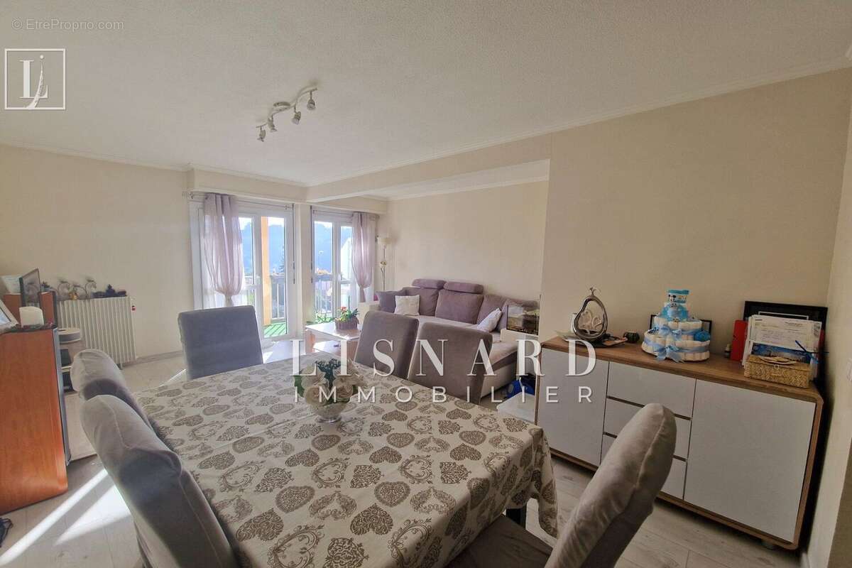 Appartement à VALLAURIS