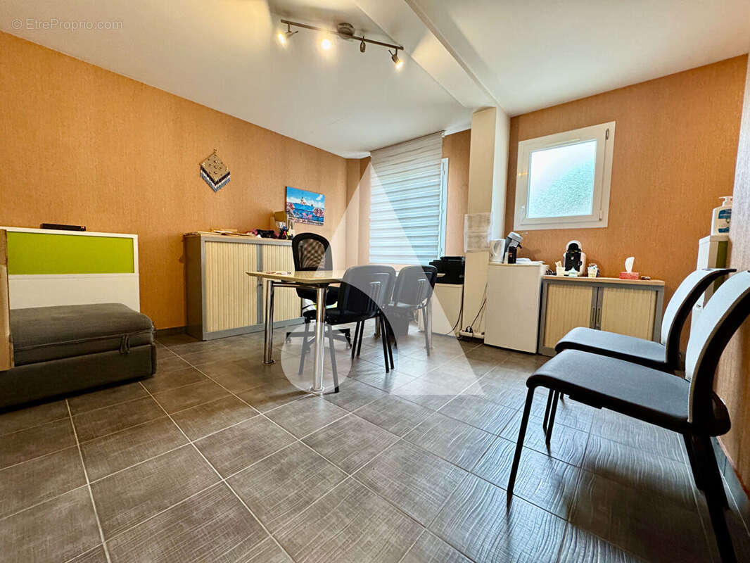 Commerce à CORBEIL-ESSONNES