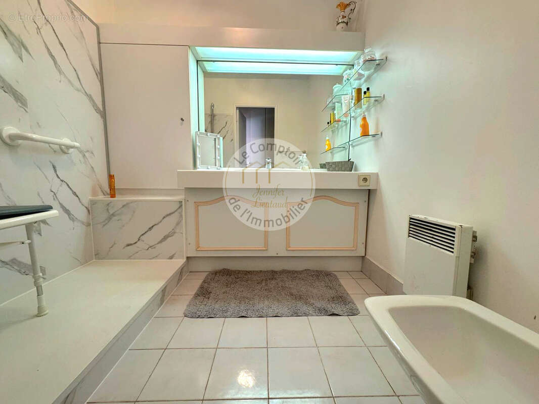 Appartement à MARSEILLE-9E