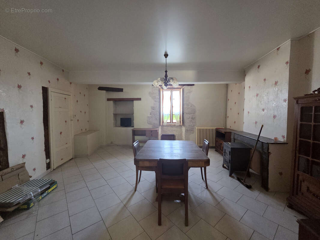 Maison de village en pierre avec fort potentiel - photo 7