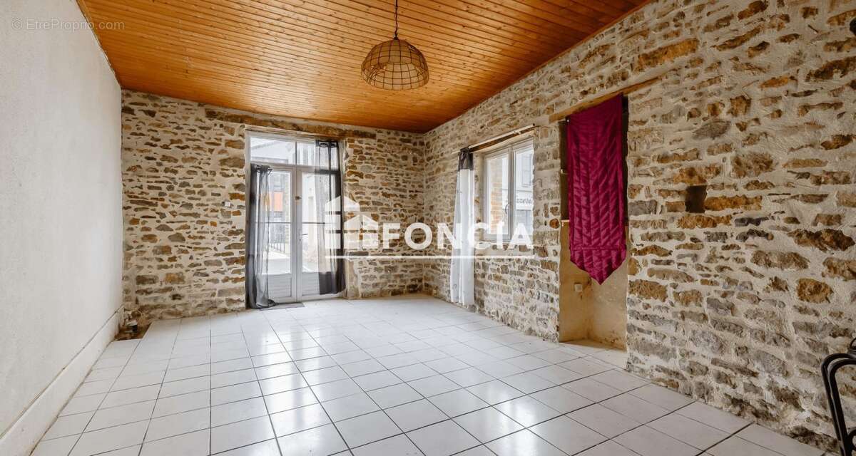 TALMONT SAINT HILAIRE CENTRE - Ensemble immobilier de 2 habitations - 200 m2 à réunir ou non + terrain de 262m2 - photo 6