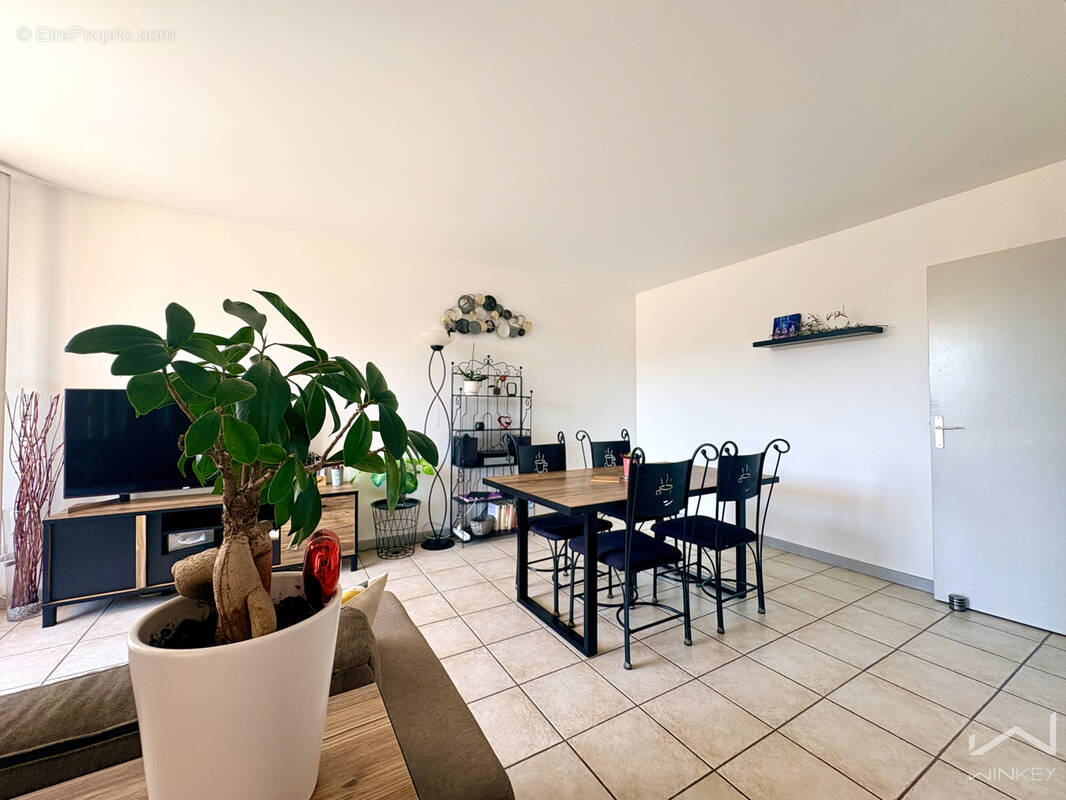 Appartement à CARROS