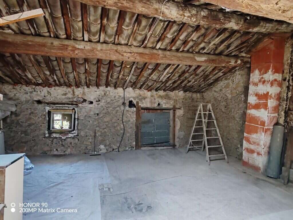 Maison de Village en R+1 95m2 hab T4 + Garage/Atelier - photo 18