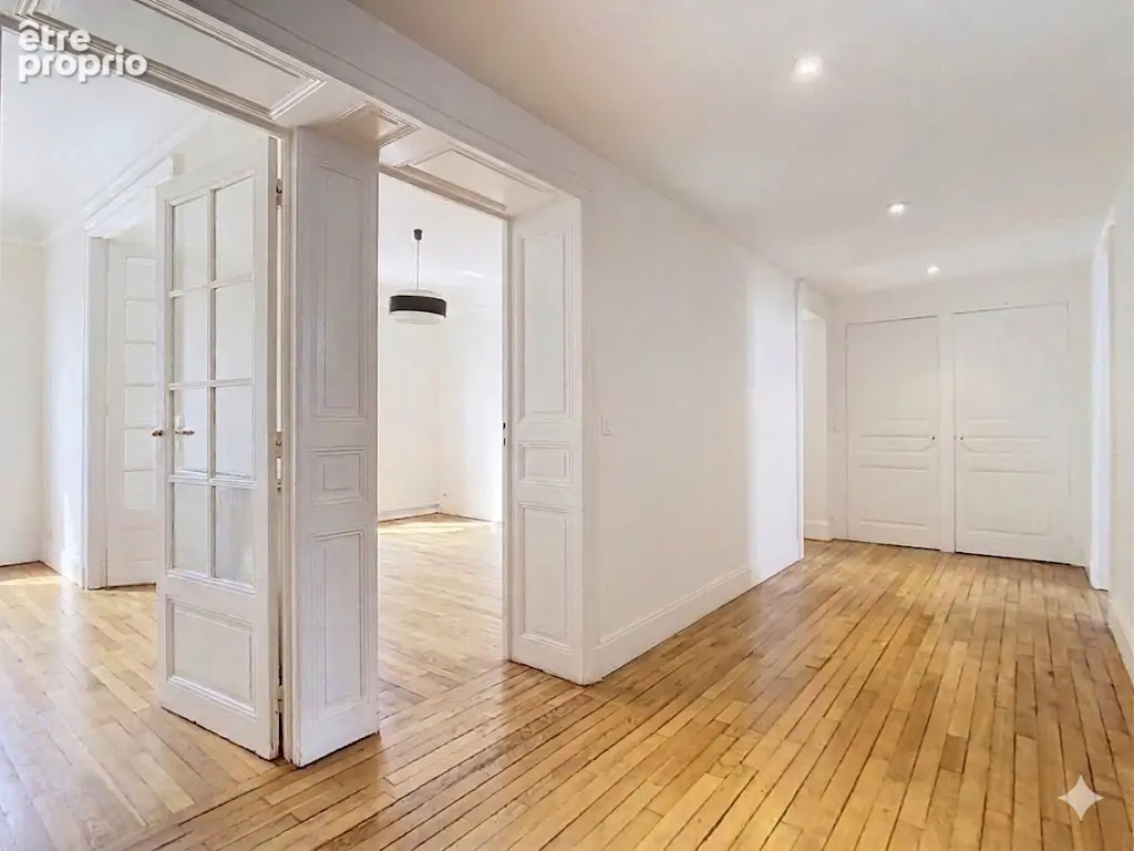 Appartement de caractère rénové ,134 m², 3 chambres, 2 caves, 1 grenier, 1 jardin en rez-de- chaussée - photo 10