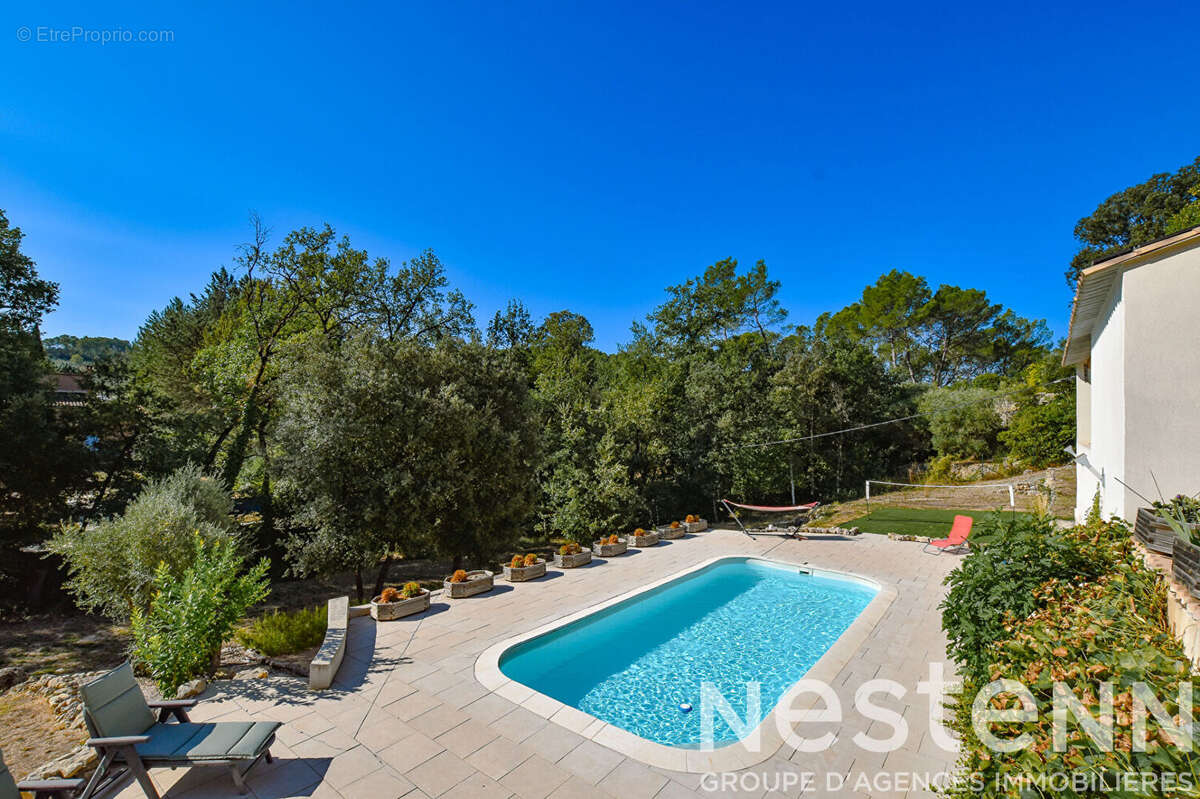 A vendre à LORGUES - Propriété familiale 6 chambres au coeur d'un environnement privilégié avec PISCINE - photo 2