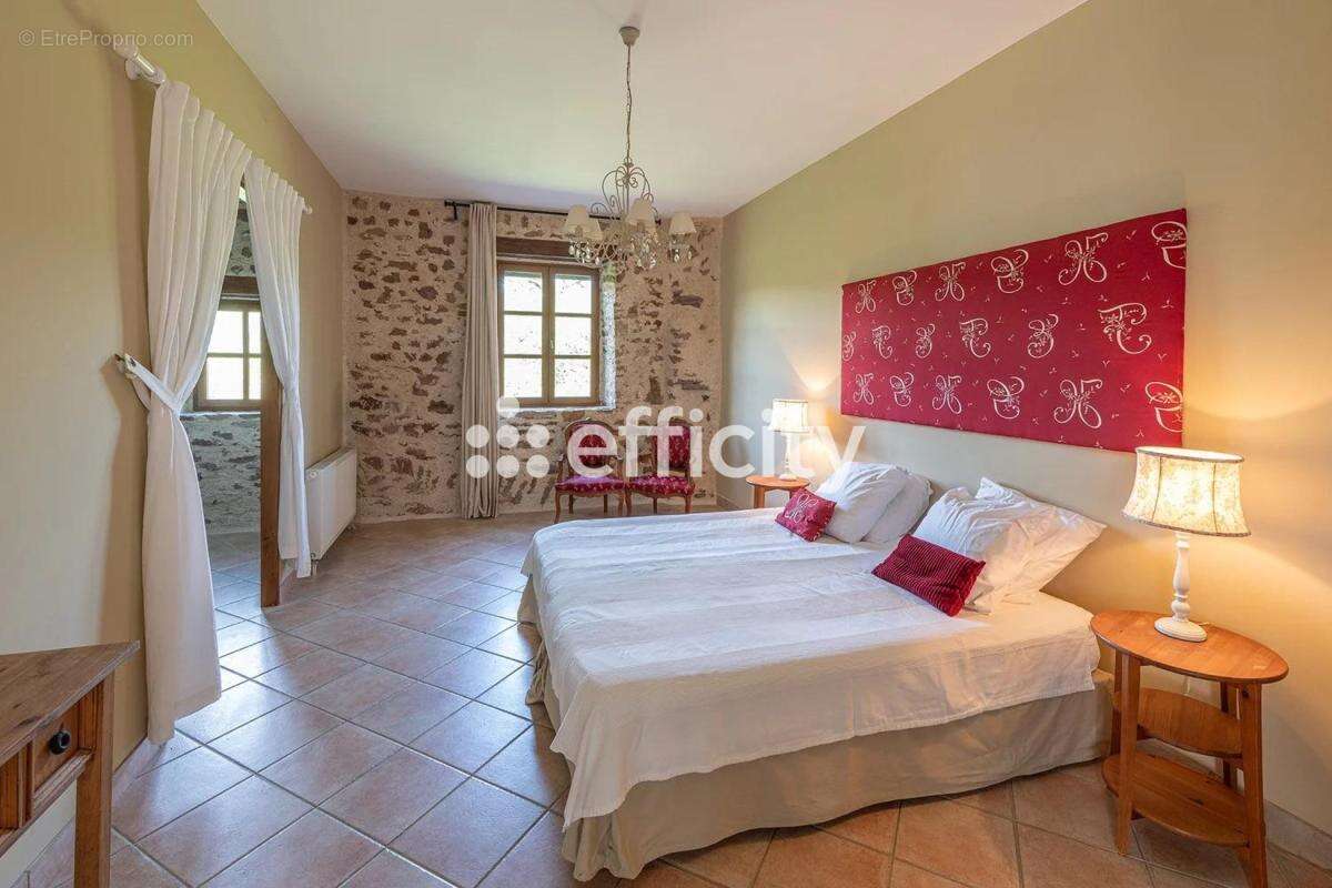 Maison 678 m² à Saint-Marcel-Campes  - photo 6