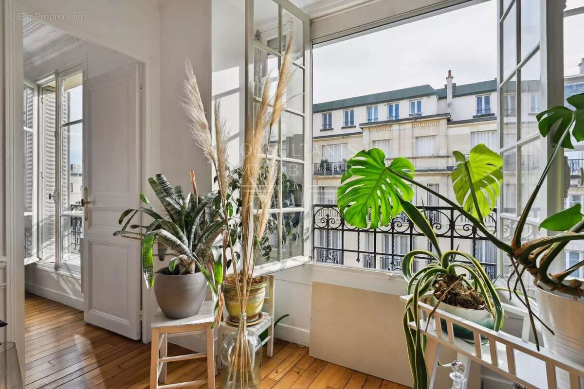 Appartement à PARIS-16E