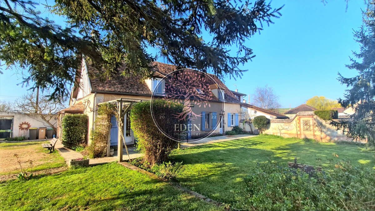 Maison à CHERISY