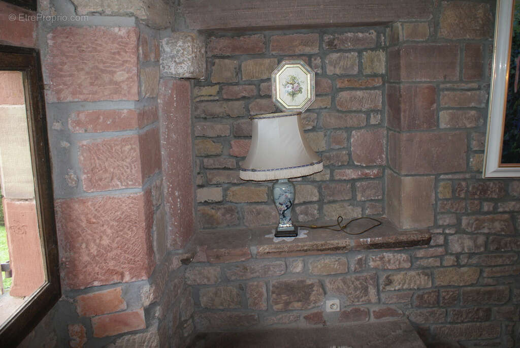 Maison à COLLONGES-LA-ROUGE