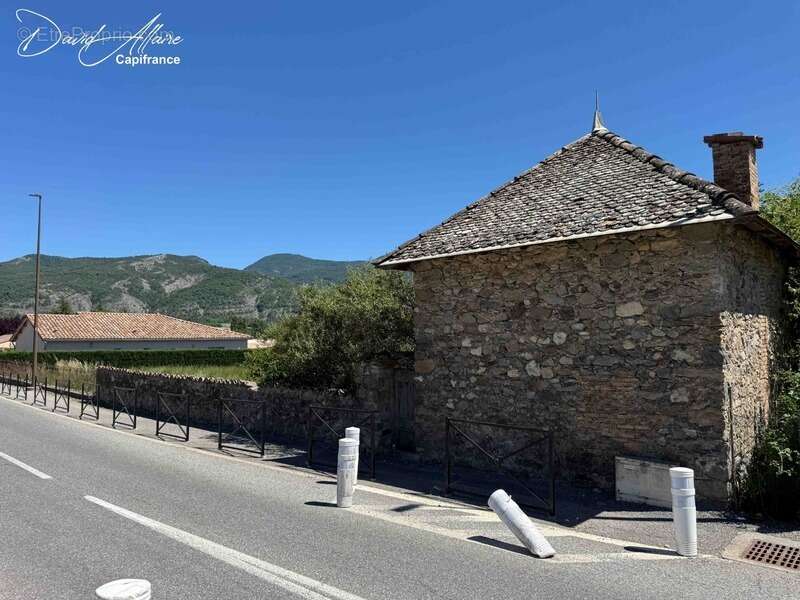 Terrain constructible à vendre de 655,00 m² TALLARD (05) - photo 6