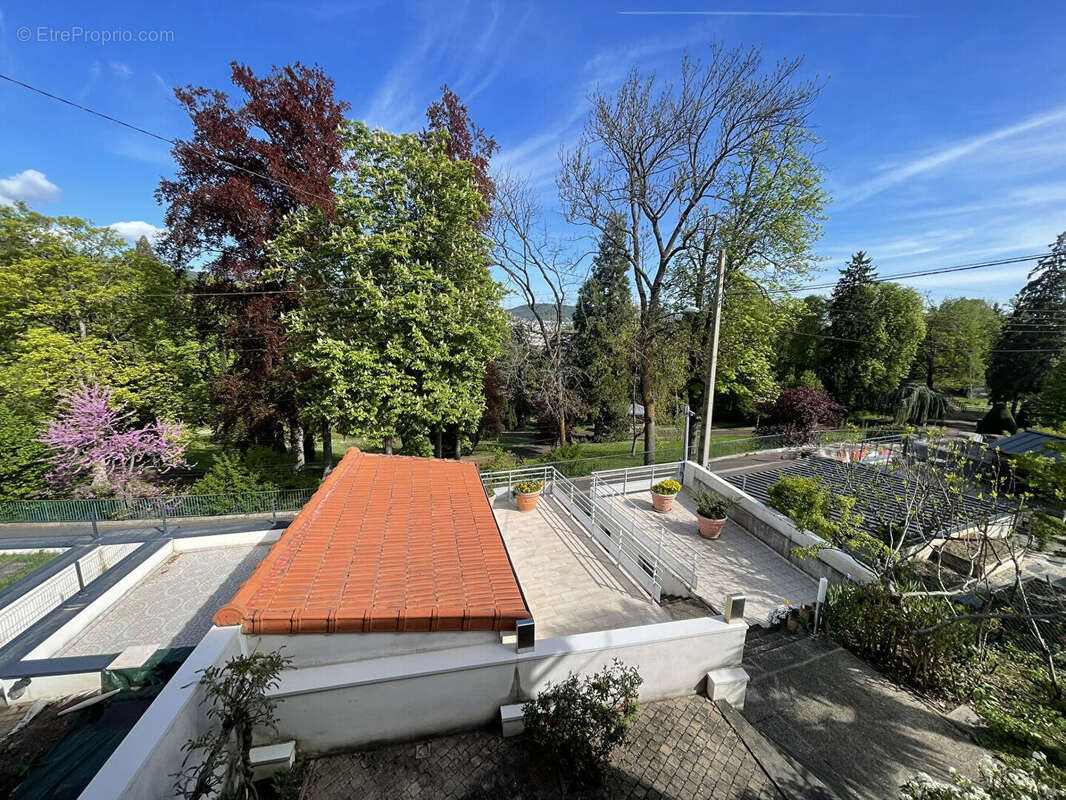 Royat - Maison avec panorama, jardin, terrasses et spa / 7 Pièces principales / 185 m² / Parcelle 942 m² - photo 2