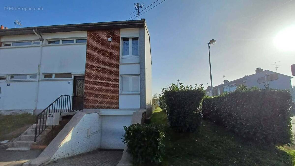 Photo 1 - Maison à PONT-SUR-SAMBRE