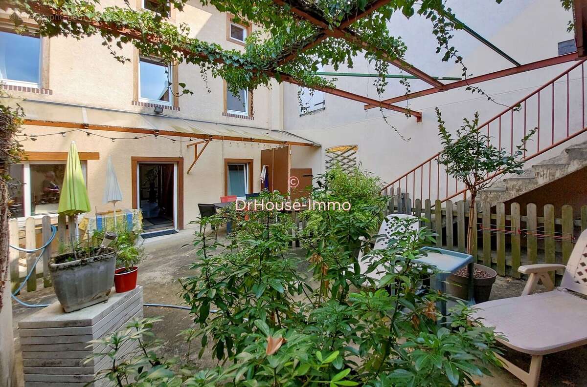 Maison à SAINT-GEORGES-EN-COUZAN