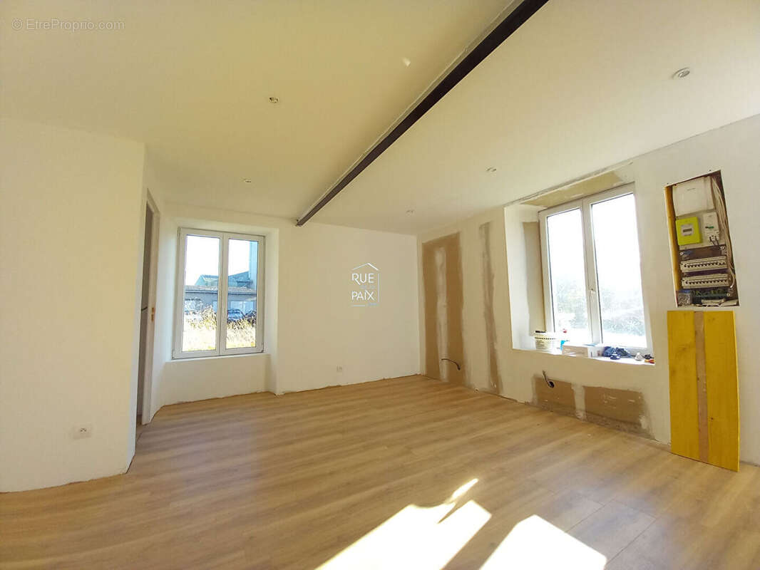 Maison à SAINT-JEAN-DE-SAUVES