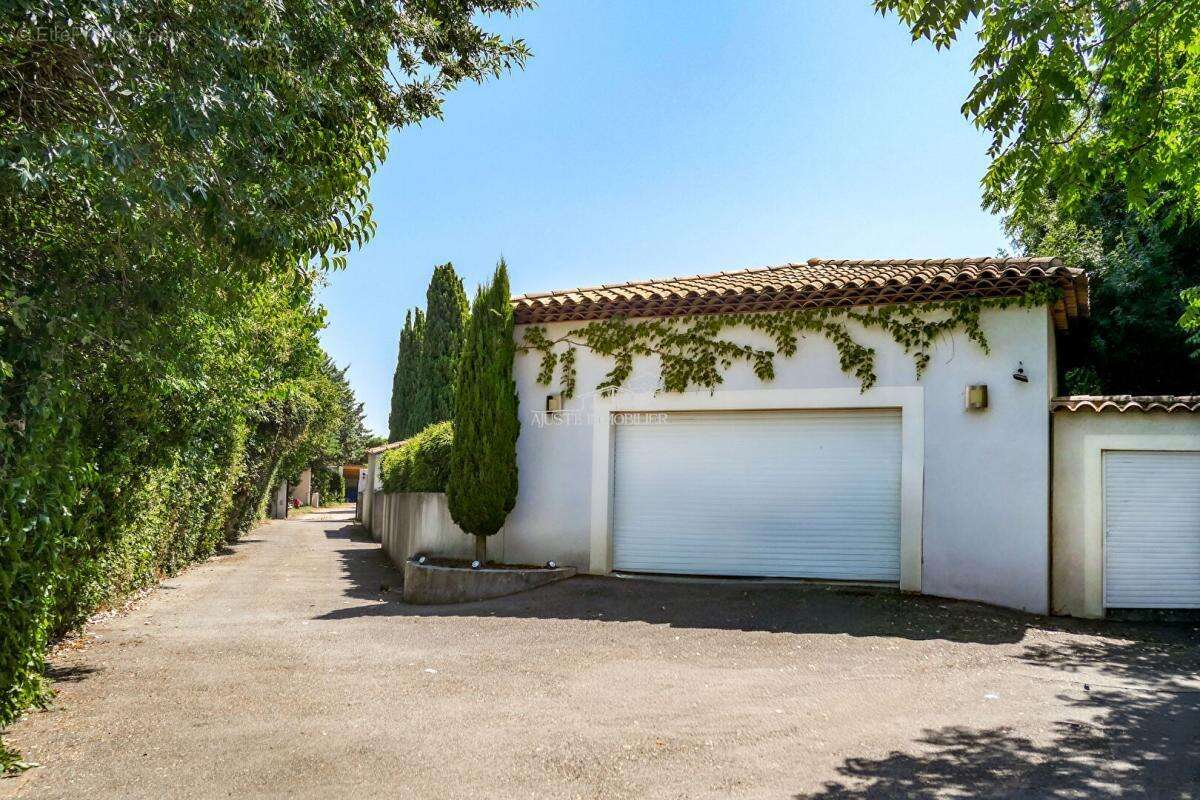 Propriété d'exception de 252m² sur une parcelle de 1650m² - photo 17