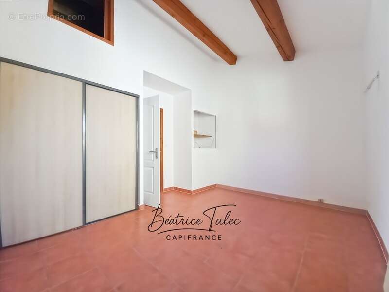 Appartement à LA FARE-LES-OLIVIERS