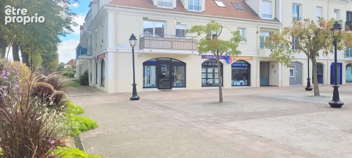 Local commercial Le Coudray-Montceaux 97,60 m2 - photo 3
