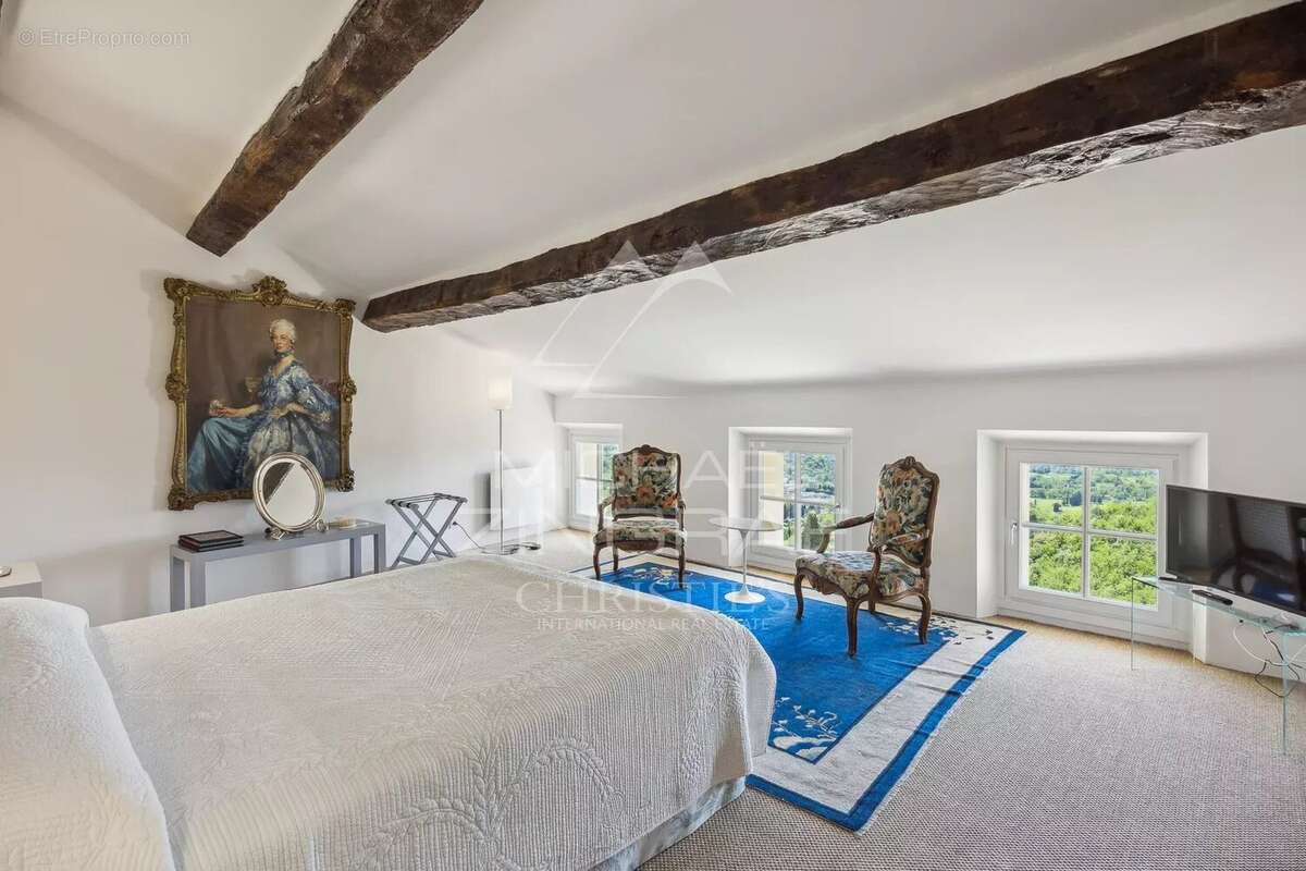 Maison à CHATEAUNEUF-GRASSE