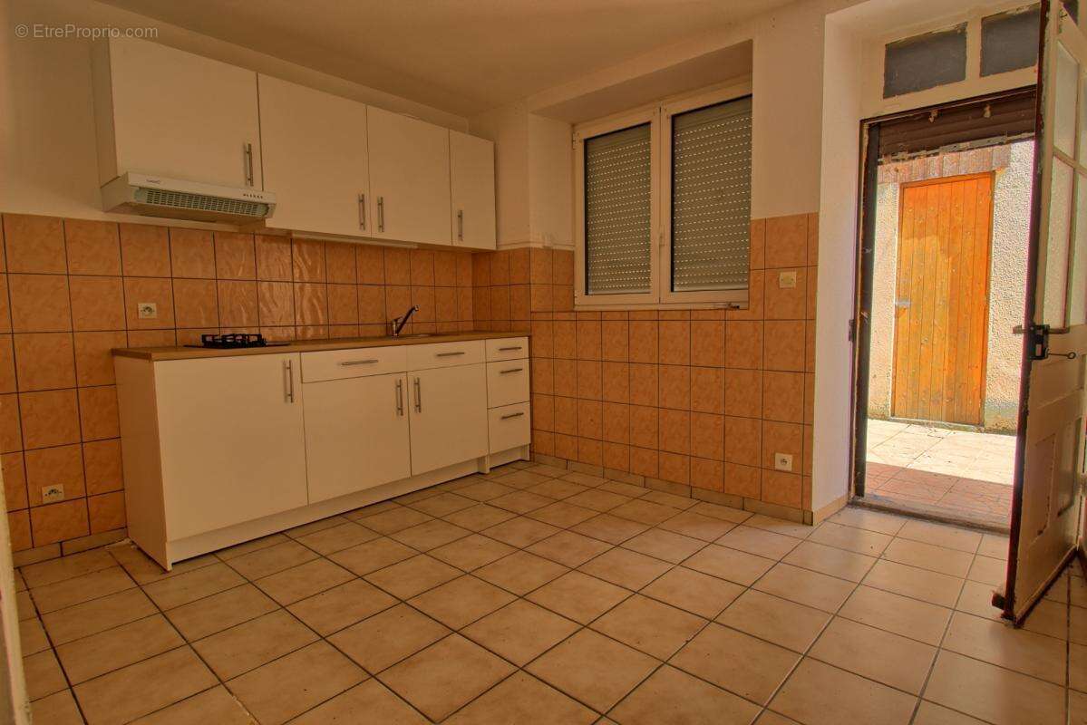 Immeuble de rapport avec 2 appartements et une maison - photo 9
