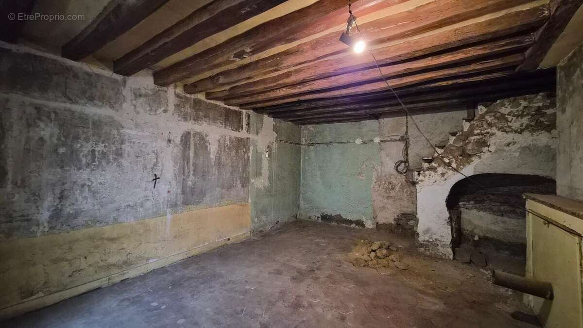 T10, 285 m², combles 100 m², dépendances, terrain 1124 m² - photo 15